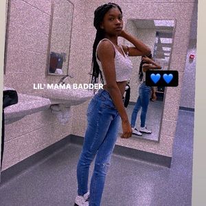 Meet your Posher, Deedee